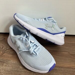 Girls size 4 Under Armour tennis shoes